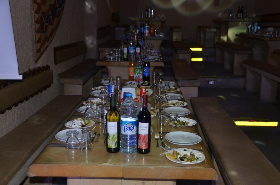 Avanos: Turkish Music and Dance Show with Dinner & Drinks - Belly dancer and live classical Turkish music