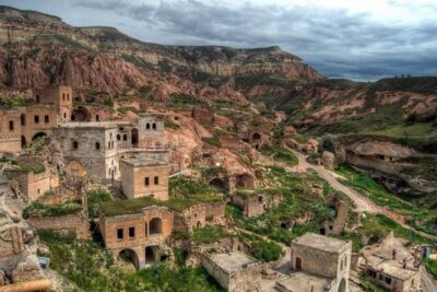 Cappadocia Red Tour With Open Air Museum And Expert Tour Guide - Uchisar Castle: Panoramas That Explain Cappadocia