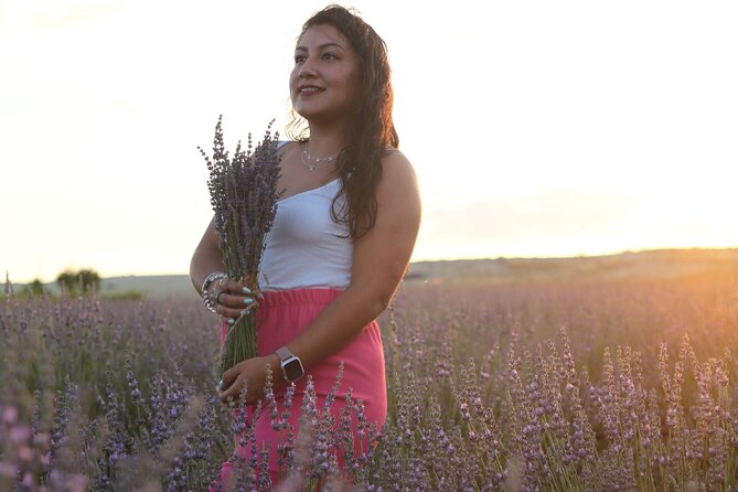 Cappadocia Sunset Lavender Farm Tour w/Wine - Lavender bouquet for women: a thoughtful souvenir with a purpose