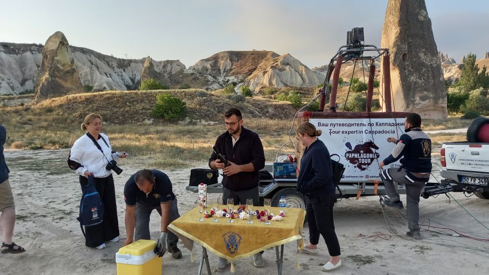 Göreme: Luxury Hot Air Balloon Flight in Göreme Valleys - Landing, certificates, and the champagne finish