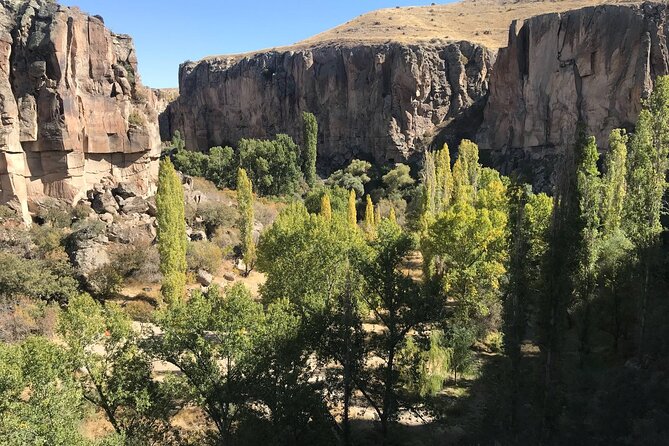 Green Tour: Cappadocia’s Emerald Depths & Underground Secrets - Onyx stop and the Sultanite color shift: shopping with craft value