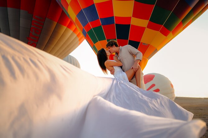 Photoshoot with Balloons in Cappadocia - Meeting Soner: How the Direction Keeps Photos From Feeling Awkward