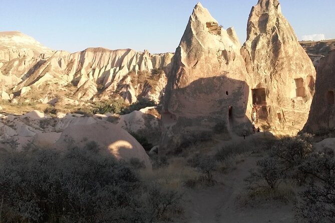 Rose Valley Sunset Hiking in Cappadocia - Guides and group size: small numbers, big differences in pacing
