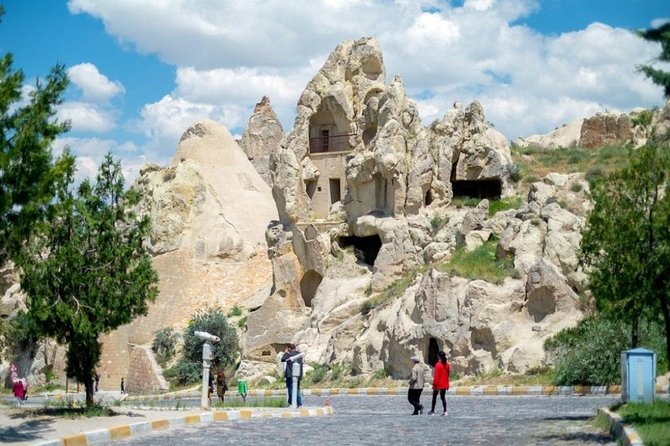 Small-Group Cappadocia Tour: Devrent Valley, Monks Valley and Open Air Museum in Goreme - Uçhisar outside views: a quick castle photo stop